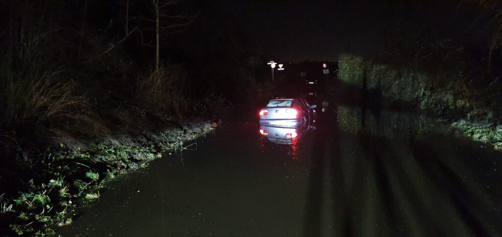 Complexus client car fitted with tracker in emergency flood using tracker to get help